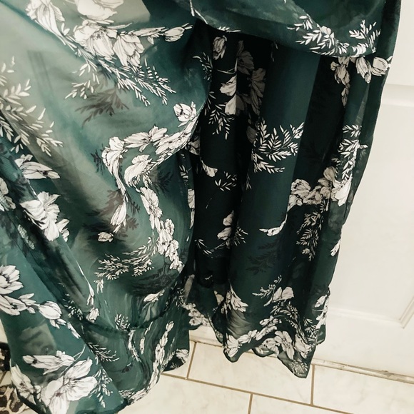 Plus size floral chiffon maxi dress - Picture 3 of 5